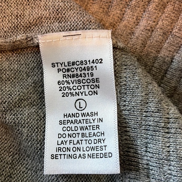 Cyrus Gray light weight sweater - Picture 6 of 6